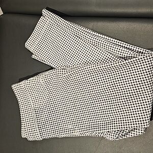 Ladies, black & white checkered jegging capris